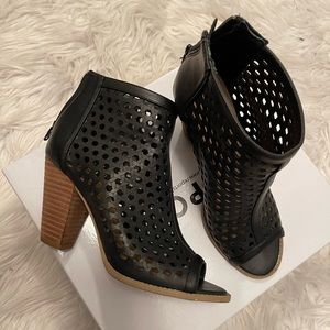 Report sandal LIKE NEW 💫✨ size 6